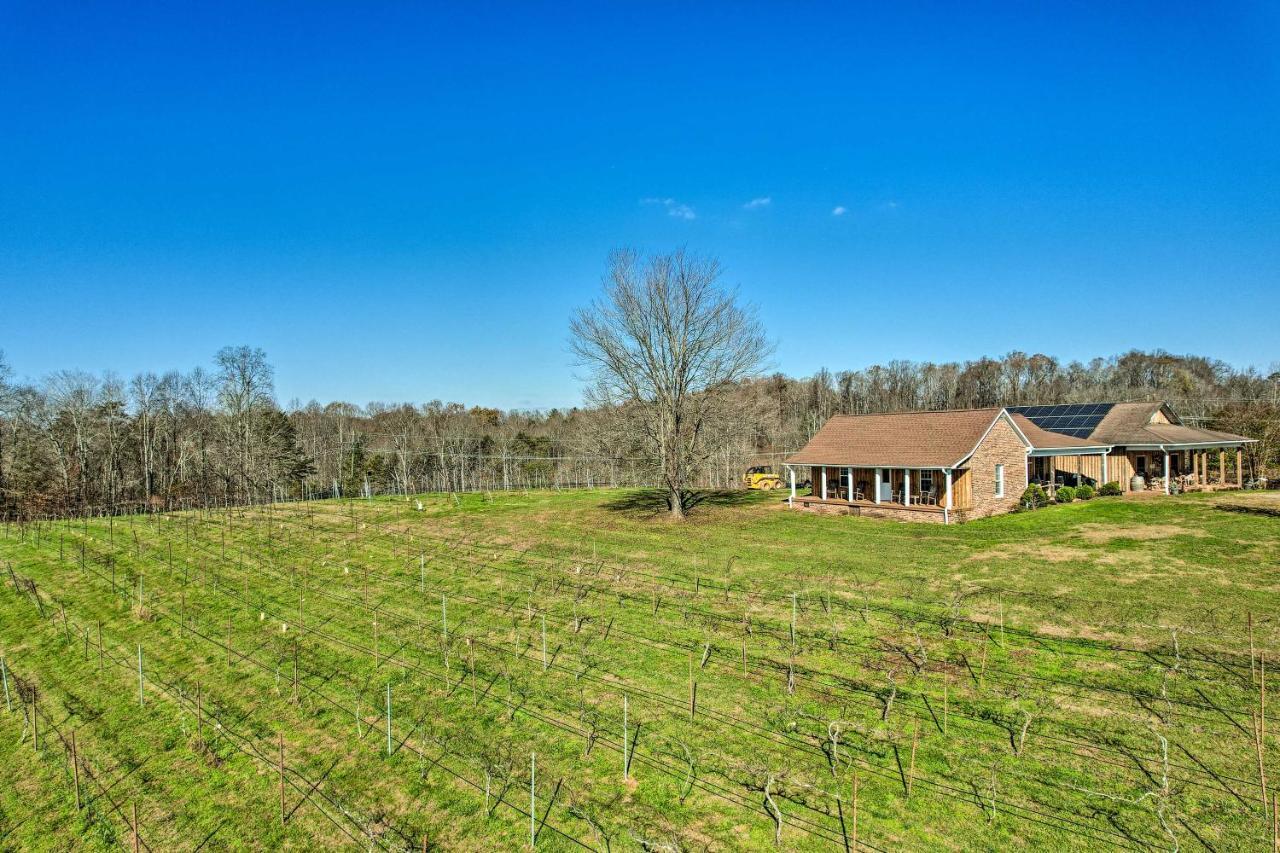 Breathtaking Elkin Getaway With Vineyard Views! Villa Bagian luar foto
